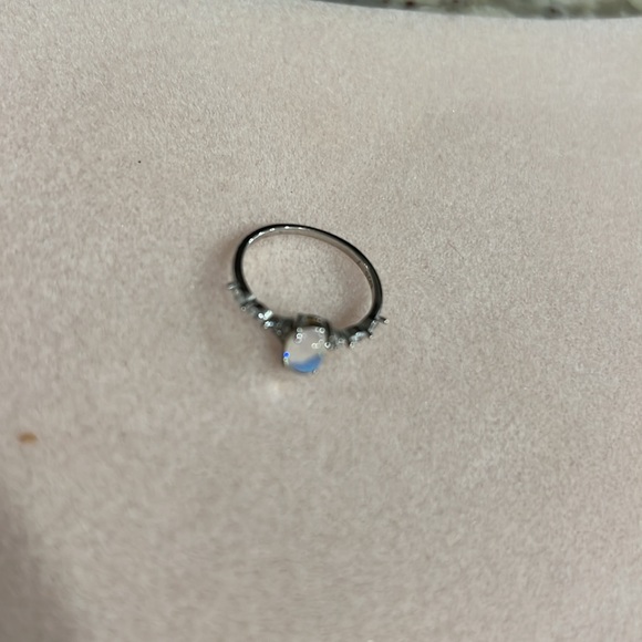 Size 7 beautiful rainbow stone with rhinestones - Picture 3 of 4